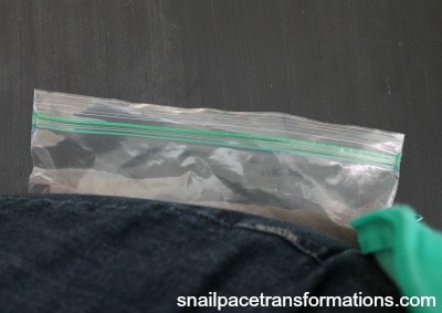 how to get the air out of a ziploc bag when using it for packing